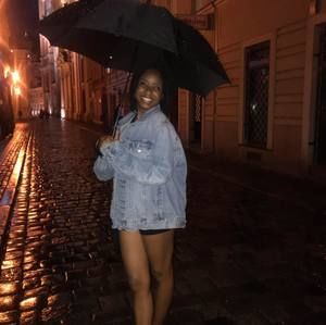 Meet your Posher, Dee